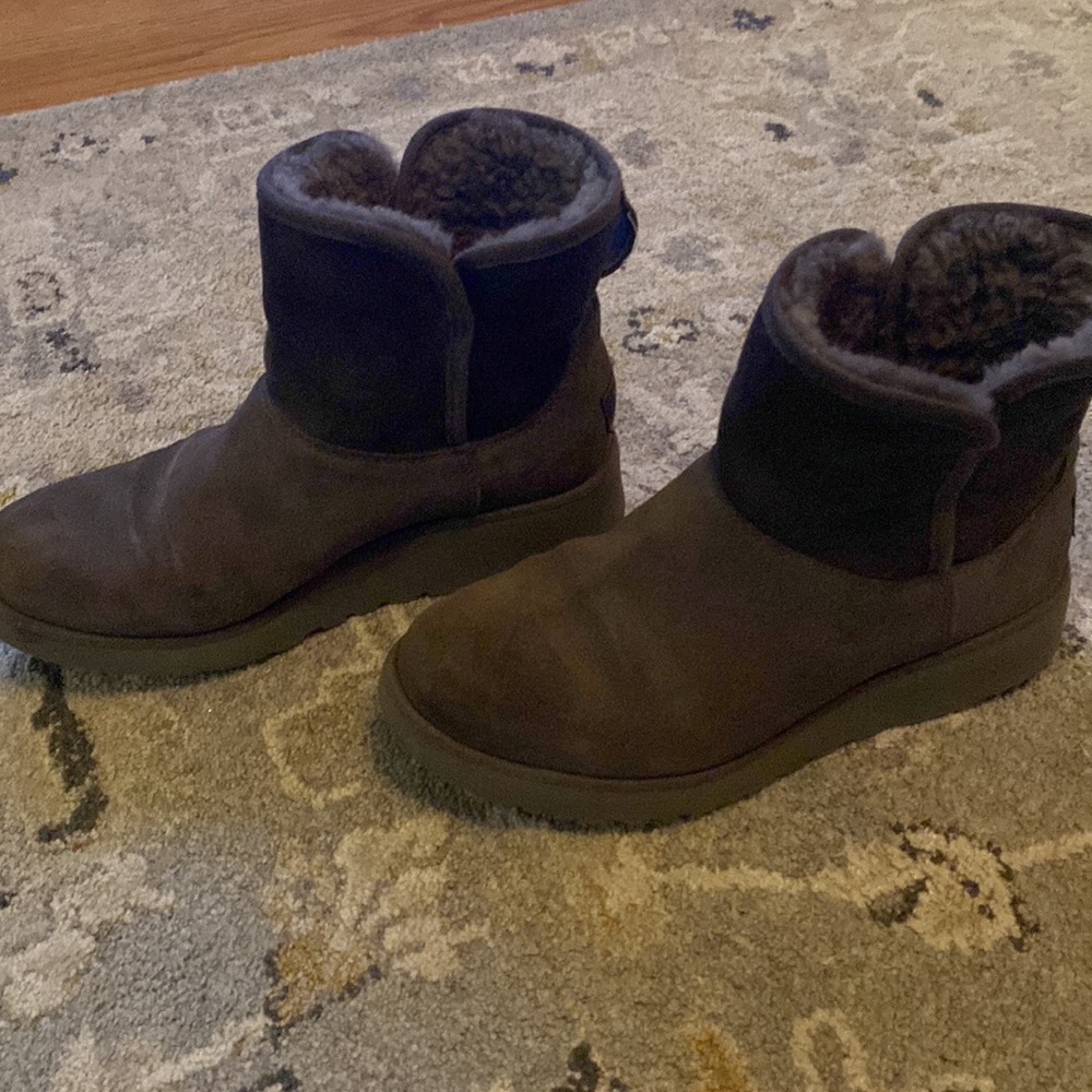 Grey uggs - Picture 2 of 3